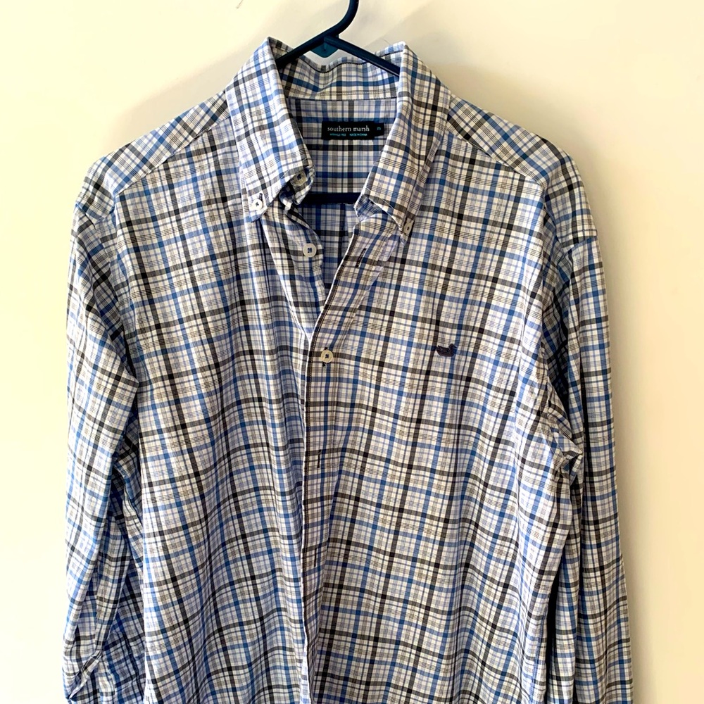 Lightly used Mens Southern Marsh dress shirt.